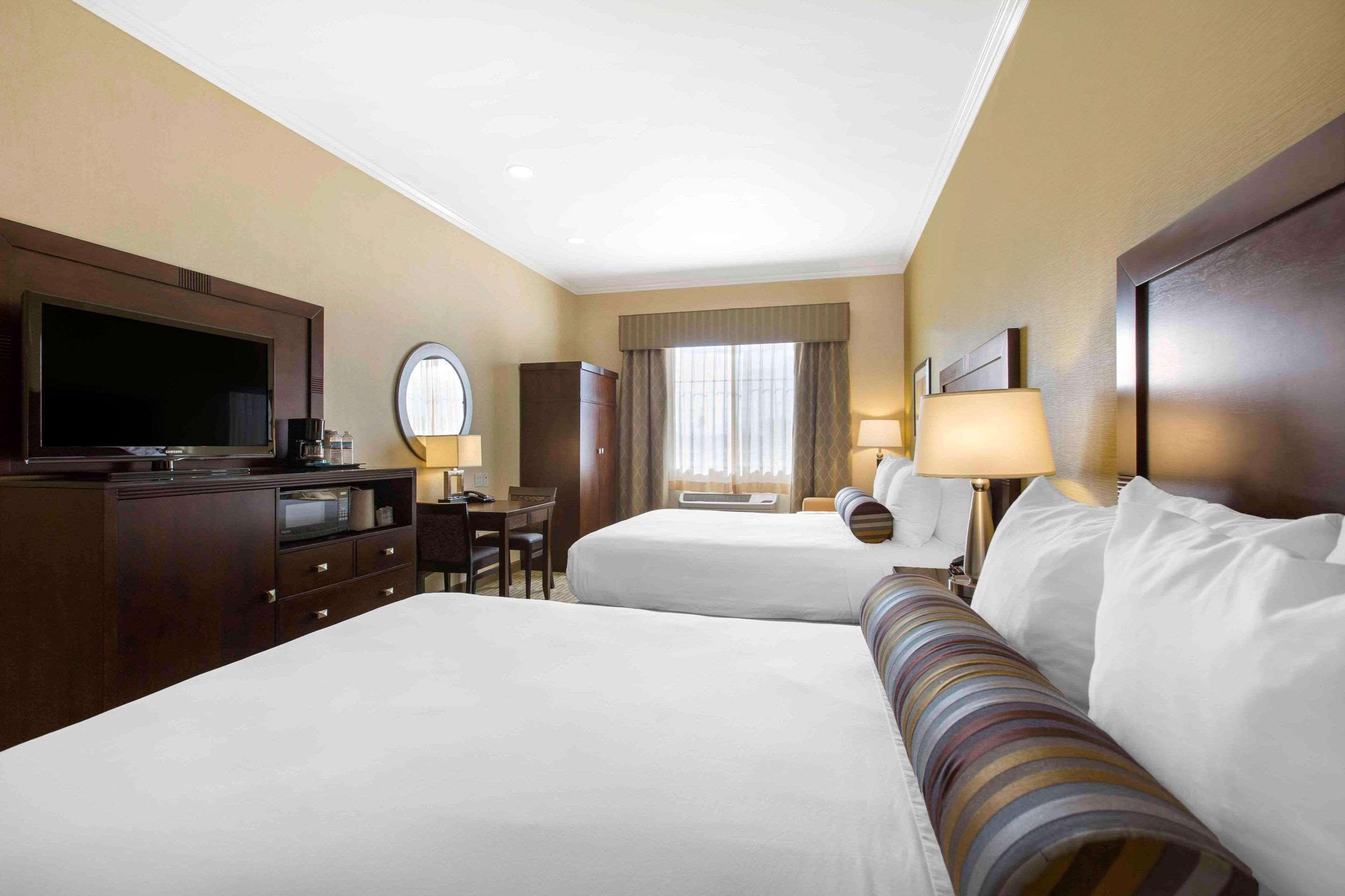 The Oaks Hotel & Suites باسو روبليس، سان لويس أوبيسبو، كاليفورنيا المظهر الخارجي الصورة